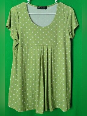 Green Polka Dot Scoop Neck Tunic Blouse TMZ Style Sz Large L Women Top Pleated